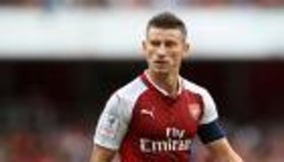 مدافع أرسنال: فينجر غير مسؤول عن الخسارة أمام برايتون