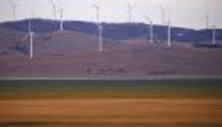 مصر توقع اتفاق إنشاء مزرعة رياح قدرتها 250 ميجاوات