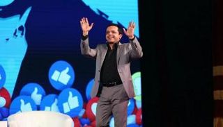 محمد هنيدي خلال مشاركته في المنتدى