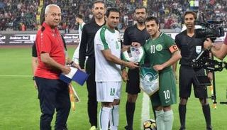 الملك سلمان يهدي العراق ملعباً