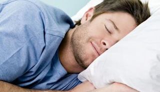 الطعام المناسب يمنحك ليلة نوم هنيئة