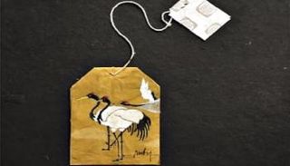 الرسم على أكياس الشاي المستعملة