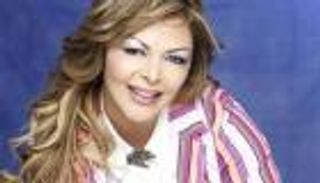 بالفيديو.. فلة الجزائرية تعلن اعتزال الغناء "نهائيا"