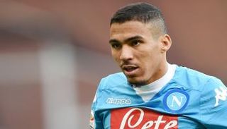 آلان لوريرو لاعب وسط نابولي