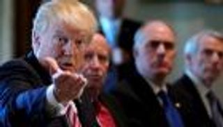 ترامب متمسك بالتعريفات الجمركية مع مرونة لبعض الدول