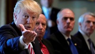 ترامب يعقد اجتماعا حول التجارة مع أعضاء الكونجرس في البيت الأبيض 