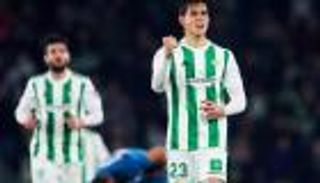 ريال بيتيس يتحرك لتحصين ماندي ضد إغراءات روما