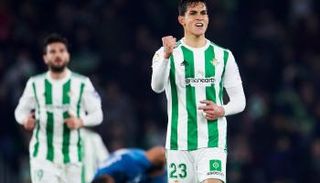 المدافع الجزائري عيسى ماندي