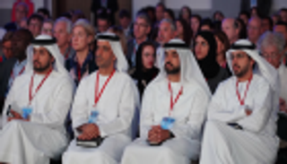 الإمارات بقمة المحيطات.. رائد عربي وقائد عالمي