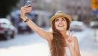 "السيلفي" تتسبب في زيادة عمليات التجميل
