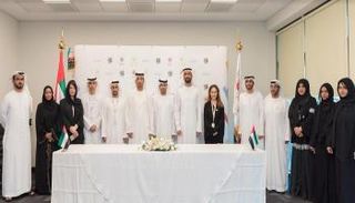 لحظة توقيع المذكرة 