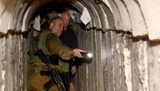 غرينبلات في أحد الأنفاق القريبة من غزة