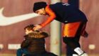 نجل سواريز يخطف الأضواء من والده في تدريبات برشلونة