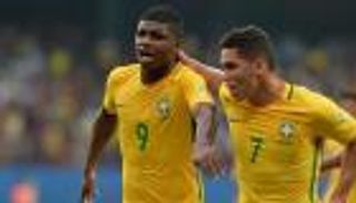 فلامنجو يُحصن دوس سانتوس ضد إغراءات برشلونة