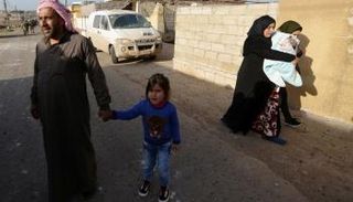 أهالي الضحايا يبكون ذويهم - رويترز