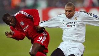 رونالدو في مواجهة ضد بايرن عام 2004