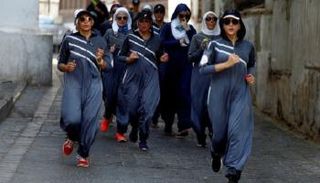 سعوديات يحتفلن باليوم العالمي للمرأة بالركض