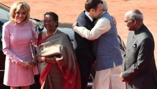 استقبال هندي حار لماكرون وزوجته