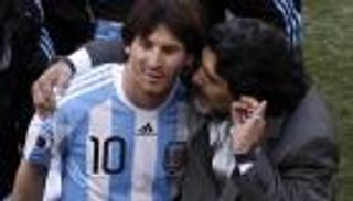 مارادونا يهنئ ميسي على مولوده الجديد