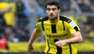 مدافع دورتموند على رادار يونايتد