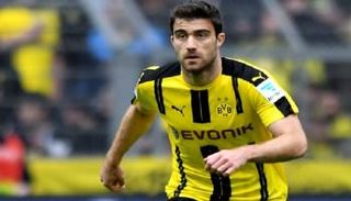 سوكراتيس مدافع بروسيا دورتموند