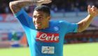 أرسنال يقطع الطريق على يوفنتوس بشأن ألان