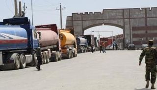 صهاريج التهريب تتراص أمام الحدود