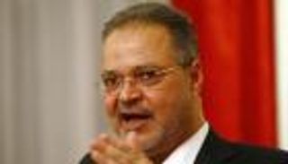 اليمن يدعو للضغط على مليشيا الحوثي لصرف رواتب الموظفين