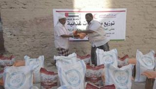 الهلال الأحمر الإماراتي يواصل إغاثة أهالي مديرية تريم بحضرموت
