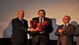 بالصور: تكريم عزت العلايلي بمهرجان أكاديمية الشروق المصرية