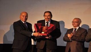 تكريم عزت العلايلي في مهرجان الشروق