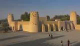 "ذاكرة الأغنية الإماراتية" تعود إلى قلعة الجاهلي