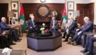 عاهل الأردن لعباس: سنواصل جهود إحياء مفاوضات السلام