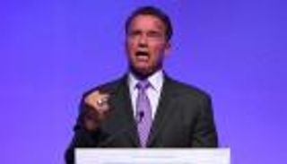 شوارزينجر يستعد لمقاضاة عمالقة النفط بتهمة "القتل العمد"