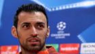 بوسكيتس يحذر لاعبي برشلونة من رباعي تشيلسي
