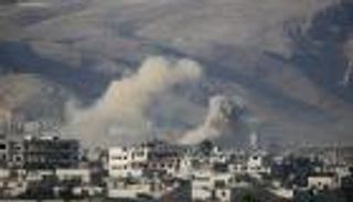 الغوطة الشرقية.. مغادرة جماعية ومصرع 12 في غارة روسية