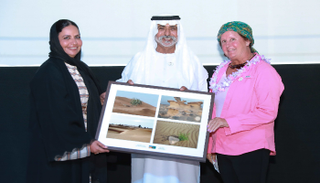 نهيان بن مبارك يكرم 43 امرأة قطعن الصحراء