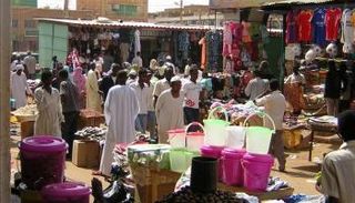أحد الأسواق الشعبية في العاصمة السودانية 
