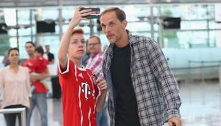 توخيل مع أحد مشجعي بايرن