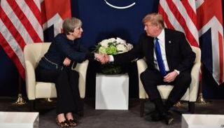 الرئيس الأمريكي دونالد ترامب ورئيسة وزراء بريطانيا تيريزا ماي 