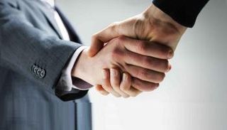 مصافحة قوية = قلب قوي