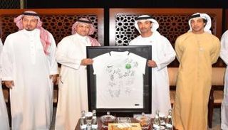الشيخ هزاع بن زايد والشيخ منصور بن زايد مع عادل عزت