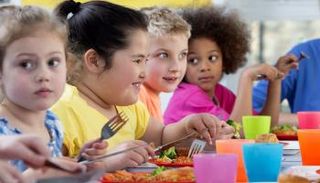 هل يحتاج الأطفال اتباع حمية لفقدان وزنهم؟