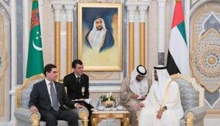 محمد بن زايد يجري محادثات مع رئيس تركمانستان