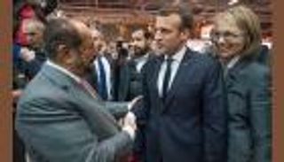 سلطان القاسمي يستقبل ماكرون بجناح الشارقة في معرض باريس للكتاب