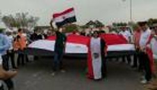 على أنغام نشيد الصاعقة.. المصريون بالكويت يدلون بأصواتهم