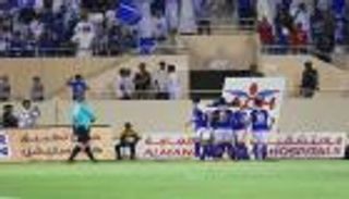 الهلال يهزم القادسية ويحتفظ بصدارة الدوري السعودي
