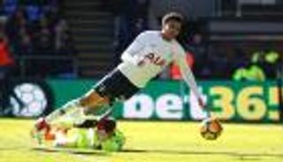 نجم توتنهام يرد على اتهامه بالتمثيل