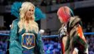 أسكا تفسر لتشارلوت اختيارها لمنافستها في "راسلمانيا"