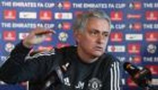 مورينيو يسخر من "الإرث الكروي" لمانشستر يونايتد